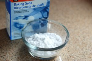 Baking soda or sodium bicarbonate can reduce the flare-up of urinary tract infection (UTI) condition. But it can be risky if you drink too much of it.